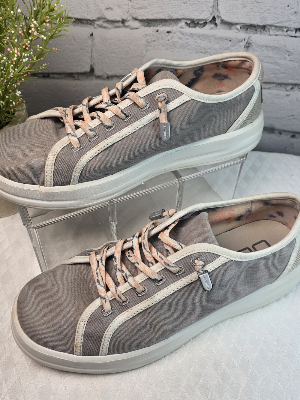 HEY DUDE KARINA JOY WOMENS STONE GREY CANVAS LACE UP SNEAKERS CASUAL SIZE 8